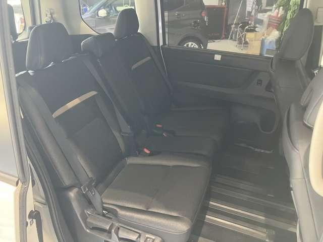 セレナ ２．０　ハイウェイスターＶ　元社用車　後席モニター　ＡＶＭ　寒冷地仕様　Ｗ電動スライド　レーダークルコン　レーンアシスト　ＬＥＤランプ　ワンオーナー車　盗難防止システム　ＥＴＣ装備　カーテンエアバッグ　アルミホイール　キーフリー　メモリ－ナビ　ナビＴＶ　記録簿　エアコン（20枚目）