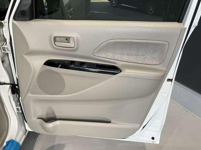 デイズルークス 660 X メモリーナビ AVM 片側オートSドア ETC プリクラッシュ 全周囲 アイドリングストップ機能 Sキー ナビTV イモビライザー ETC車載器 運転席エアバック デュアルエアバッグ バックカメラ フルオートエアコン サイドエアバッグ ワンセグTV(11枚目)