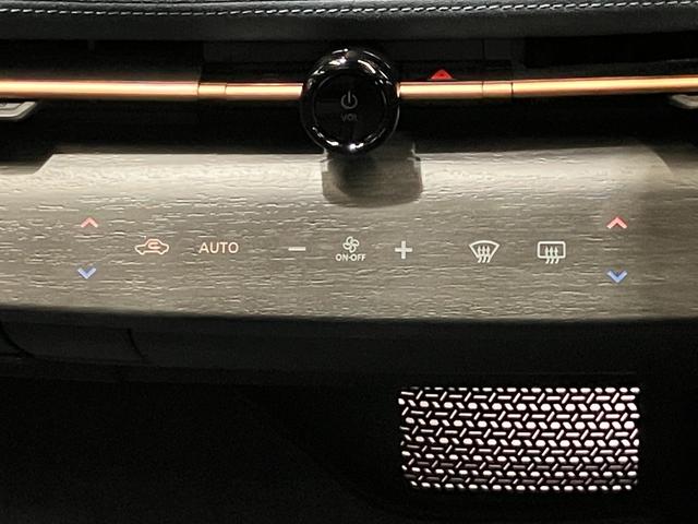 アリア Ｂ６　ｅ－４ＯＲＣＥ　４ＷＤ　当社試乗車アップ　メーカーＯＰナビ・プロパイロット・全周囲カメラ・衝突被害軽減ブレーキ・アルミホイール・ＳＯＳコール・オートエアコン・オートライト・オートバックドア・ＥＴＣ２．０（27枚目）