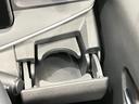 運転席・助手席のドリンクホルダーです。手のとどきやすい位置にあるので便利です