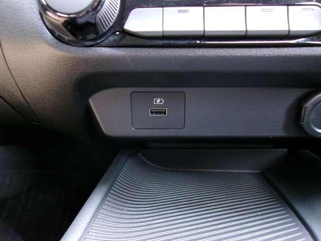 ノート メモリーナビ ETC 踏み間違い防止装置 衝突軽減ブレーキ ワンオーナー LDW バックカメラ インテリキー イモビライザー メモリーナビ ナビTV付き ワンセグTV付き 整備点検記録簿 ETC オートエアコン サイドエアバッグ パワーウインドウ(8枚目)