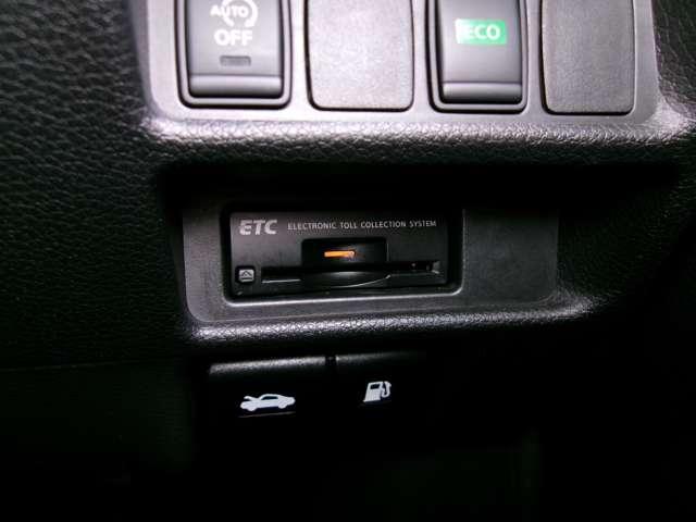 エクストレイル ２．０　２０Ｘｔｔ　エマージェンシーブレーキパッケージ　２列車　アラウンドビューモニター　パーキングアシ　オートクルーズコントロール　アラウンドビュー　ＬＥＤライト　レーンアシスト　ナビ＆ＴＶ　アルミホイール　オートエアコン　キーレス　パワーウインドウ　バックカメラ　記録簿　ＡＢＳ　ＥＴＣ　メモリーナビ（6枚目）