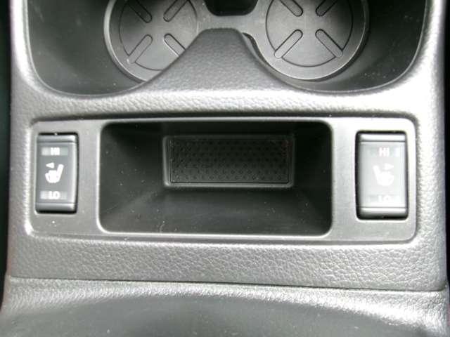 エクストレイル ２．０　２０Ｘｔｔ　エマージェンシーブレーキパッケージ　２列車　アラウンドビューモニター　パーキングアシ　オートクルーズコントロール　アラウンドビュー　ＬＥＤライト　レーンアシスト　ナビ＆ＴＶ　アルミホイール　オートエアコン　キーレス　パワーウインドウ　バックカメラ　記録簿　ＡＢＳ　ＥＴＣ　メモリーナビ（8枚目）