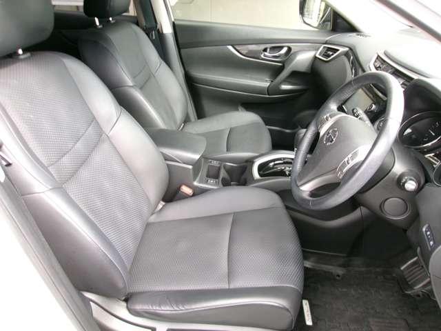 エクストレイル ２．０　２０Ｘｔｔ　エマージェンシーブレーキパッケージ　２列車　アラウンドビューモニター　パーキングアシ　オートクルーズコントロール　アラウンドビュー　ＬＥＤライト　レーンアシスト　ナビ＆ＴＶ　アルミホイール　オートエアコン　キーレス　パワーウインドウ　バックカメラ　記録簿　ＡＢＳ　ＥＴＣ　メモリーナビ（13枚目）