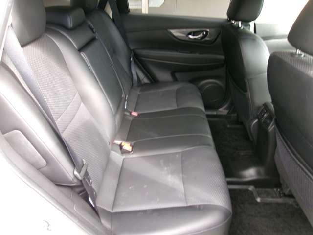 エクストレイル ２．０　２０Ｘｔｔ　エマージェンシーブレーキパッケージ　２列車　アラウンドビューモニター　パーキングアシ　オートクルーズコントロール　アラウンドビュー　ＬＥＤライト　レーンアシスト　ナビ＆ＴＶ　アルミホイール　オートエアコン　キーレス　パワーウインドウ　バックカメラ　記録簿　ＡＢＳ　ＥＴＣ　メモリーナビ（14枚目）