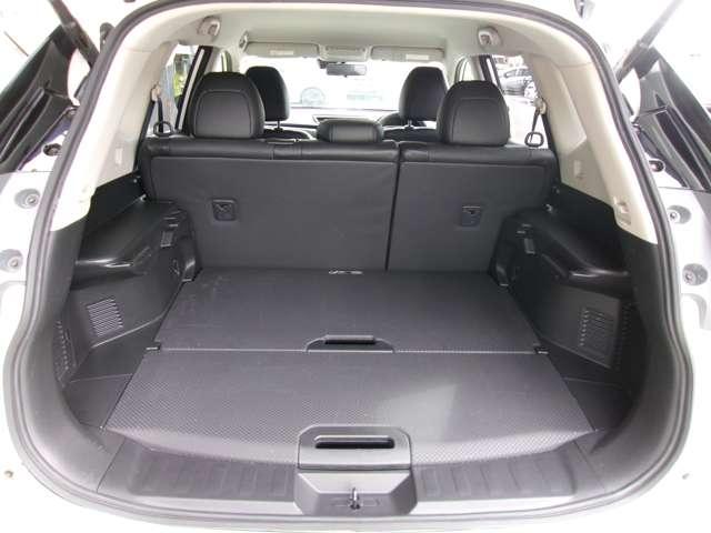 エクストレイル ２．０　２０Ｘｔｔ　エマージェンシーブレーキパッケージ　２列車　アラウンドビューモニター　パーキングアシ　オートクルーズコントロール　アラウンドビュー　ＬＥＤライト　レーンアシスト　ナビ＆ＴＶ　アルミホイール　オートエアコン　キーレス　パワーウインドウ　バックカメラ　記録簿　ＡＢＳ　ＥＴＣ　メモリーナビ（15枚目）