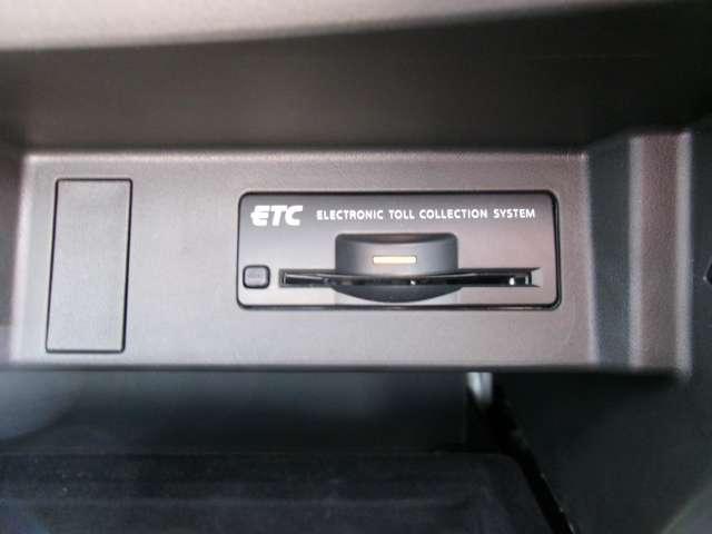 フーガ 2.5 250GT HDDナビ アラウンドビューモニター ETC スマートキー Bカメラ LEDヘッドライト オートエアコン 記録簿 クルコン ETC エアバッグ ナビTV HDDマルチナビ Sカメラ 黒革シート 助手席エアバッグ サイドエアバッグ ABS キーレス(6枚目)