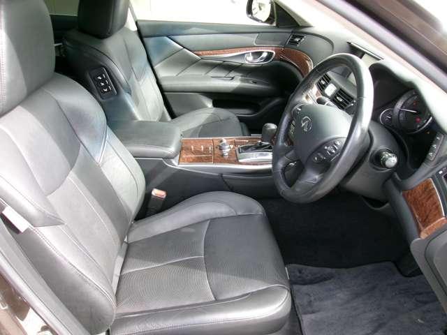 フーガ 2.5 250GT HDDナビ アラウンドビューモニター ETC スマートキー Bカメラ LEDヘッドライト オートエアコン 記録簿 クルコン ETC エアバッグ ナビTV HDDマルチナビ Sカメラ 黒革シート 助手席エアバッグ サイドエアバッグ ABS キーレス(16枚目)