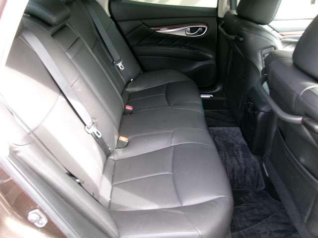 フーガ 2.5 250GT HDDナビ アラウンドビューモニター ETC スマートキー Bカメラ LEDヘッドライト オートエアコン 記録簿 クルコン ETC エアバッグ ナビTV HDDマルチナビ Sカメラ 黒革シート 助手席エアバッグ サイドエアバッグ ABS キーレス(17枚目)