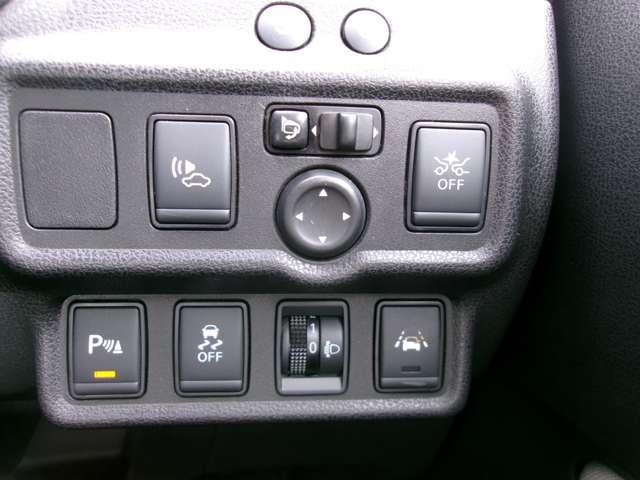 ノート ナビ　ＥＴＣ　エマージェンシーブレーキ　踏み間違い防止装置　記録簿付　Ｒカメラ　運転席助手席エアバック　レーンキープ　ＡＵＴＯエアコン　１オーナー　盗難防止システム　ナビＴＶ　ＡＷ　運転席エアバッグ　キーレスエントリー　ＥＴＣ車載器　パワーウィンドウ　パワステ（8枚目）