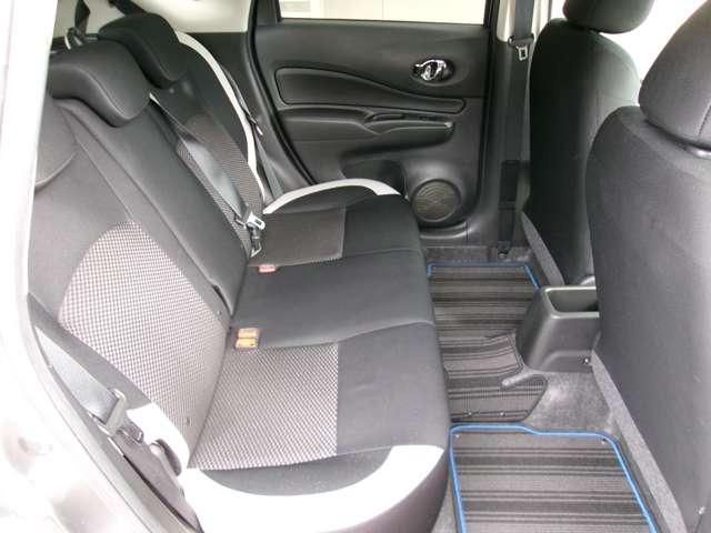 ノート ナビ　ＥＴＣ　エマージェンシーブレーキ　踏み間違い防止装置　記録簿付　Ｒカメラ　運転席助手席エアバック　レーンキープ　ＡＵＴＯエアコン　１オーナー　盗難防止システム　ナビＴＶ　ＡＷ　運転席エアバッグ　キーレスエントリー　ＥＴＣ車載器　パワーウィンドウ　パワステ（10枚目）