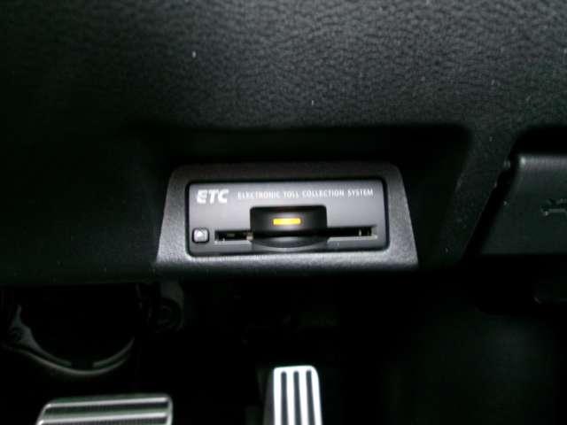 スカイライン メーカーナビ ETC ドラレコ 電動シート LEDヘッドランプ ワンオーナー オートクルーズコントロール キーレス 本革シート 衝突軽減ブレーキ アイドリングストップ ドラレコ アラウンドビュー 車線逸脱警報 ETC バックカメラ パワステ(6枚目)