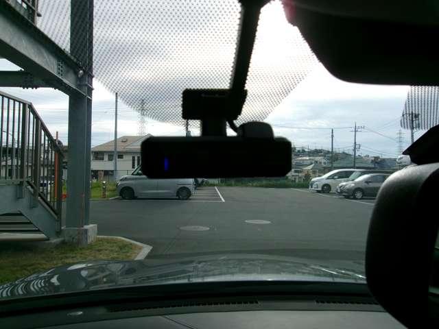 スカイライン メーカーナビ ETC ドラレコ 電動シート LEDヘッドランプ ワンオーナー オートクルーズコントロール キーレス 本革シート 衝突軽減ブレーキ アイドリングストップ ドラレコ アラウンドビュー 車線逸脱警報 ETC バックカメラ パワステ(7枚目)