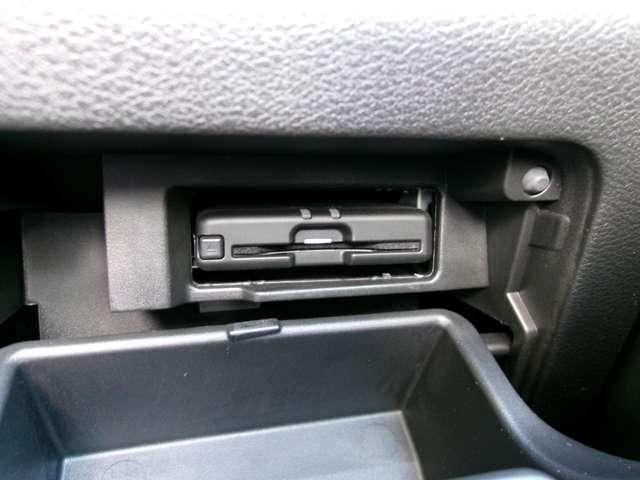 セレナ １．２　ｅ－ＰＯＷＥＲ　ハイウェイスター　Ｖ　防水シート　リアモニター　プロパイロット　３６０°カメラ　エマジェンシーブレーキ　１オナ　スマキー　バックカメラ　ＬＥＤ　レーンアシスト　点検記録簿付　ＥＴＣ　ドラレコ　イモビ　サイドカーテンエアバック　フルオートエアコン　アルミホイール（6枚目）