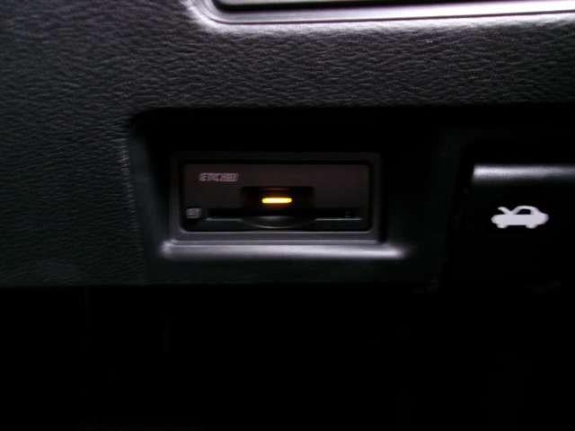 セレナ 2.0 ハイウェイスターV W電動スライド レーダークルコン レーンアシスト LEDランプ ワンオーナー車 盗難防止システム ETC装備 カーテンエアバッグ アルミホイール キーフリー メモリ-ナビ ナビTV 記録簿 エアコン(7枚目)