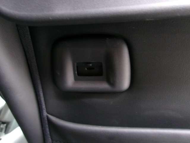 セレナ 2.0 ハイウェイスターV W電動スライド レーダークルコン レーンアシスト LEDランプ ワンオーナー車 盗難防止システム ETC装備 カーテンエアバッグ アルミホイール キーフリー メモリ-ナビ ナビTV 記録簿 エアコン(15枚目)