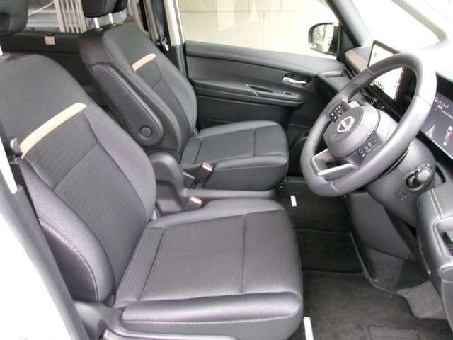 セレナ 2.0 ハイウェイスターV W電動スライド レーダークルコン レーンアシスト LEDランプ ワンオーナー車 盗難防止システム ETC装備 カーテンエアバッグ アルミホイール キーフリー メモリ-ナビ ナビTV 記録簿 エアコン(18枚目)