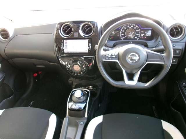 ノート １．２　ｅ－ＰＯＷＥＲ　Ｘ　メモリーナビ　ＥＴＣ　ドラレコ　記録簿付　Ｒカメラ　運転席助手席エアバック　レーンキープ　ＡＵＴＯエアコン　１オーナー　盗難防止システム　ナビＴＶ　運転席エアバッグ　キーレスエントリー　ドラレコ　ＥＴＣ車載器　パワーウィンドウ（3枚目）