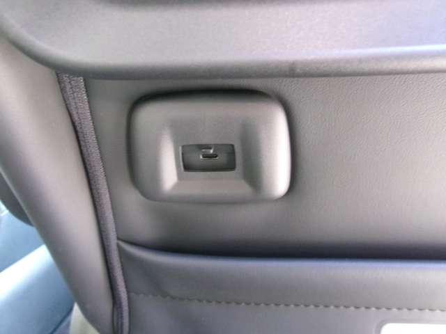 セレナ 2.0 ハイウェイスターV 弊社展示試乗車 日産コネクトナビ W電動スライド レーダークルコン レーンアシスト 展示試乗車UP LEDランプ ワンオーナー車 盗難防止システム ETC装備 カーテンエアバッグ アルミホイール キーフリー メモリ-ナビ ナビTV(16枚目)