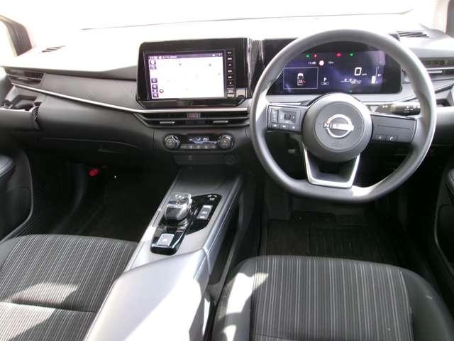 ノート １．２　Ｘ　弊社展示試乗車　メモリーナビ　ＥＴＣ　リアカメラ　衝突被害軽減ブレ－キ　全方位カメラ　ＥＴＣ付　禁煙車　ＬＥＤヘッドライト　レーンアシスト　インテリジェントキー　ワンオーナー　ドラレコ　整備記録簿　盗難防止システム　ワンセグＴＶ　ＴＶナビ（3枚目）