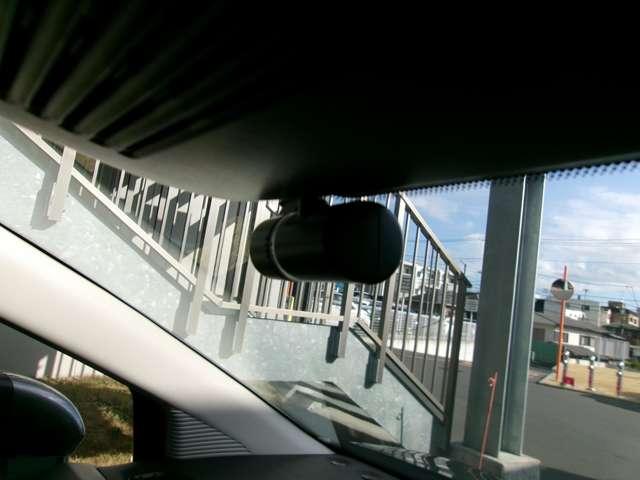 ノート １．２　Ｘ　弊社展示試乗車　メモリーナビ　ＥＴＣ　リアカメラ　衝突被害軽減ブレ－キ　全方位カメラ　ＥＴＣ付　禁煙車　ＬＥＤヘッドライト　レーンアシスト　インテリジェントキー　ワンオーナー　ドラレコ　整備記録簿　盗難防止システム　ワンセグＴＶ　ＴＶナビ（7枚目）