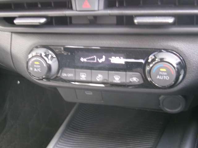 ノート １．２　Ｘ　弊社展示試乗車　メモリーナビ　ＥＴＣ　リアカメラ　衝突被害軽減ブレ－キ　全方位カメラ　ＥＴＣ付　禁煙車　ＬＥＤヘッドライト　レーンアシスト　インテリジェントキー　ワンオーナー　ドラレコ　整備記録簿　盗難防止システム　ワンセグＴＶ　ＴＶナビ（11枚目）