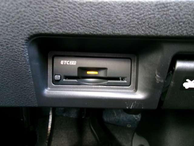 セレナ ２．０　ハイウェイスターＶ　弊社展示試乗車　日産コネクトナビ　ＥＴＣ　Ｗ電動スライド　レーダークルコン　レーンアシスト　展示試乗車ＵＰ　ＬＥＤランプ　ワンオーナー車　盗難防止システム　ＥＴＣ装備　カーテンエアバッグ　アルミホイール　キーフリー　メモリ－ナビ　ナビＴＶ（7枚目）