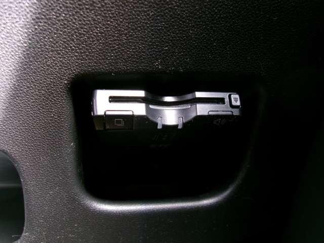 ムーヴ ６６０　カスタム　Ｘ　リミテッド　ＳＡＩＩＩ　オートライト　メモリナビ　ＥＴＣ付き　ワンセグ　メモリナビ　ナビＴＶ　エコアイドル　ワンオーナー　アルミ　オートエアコン　イモビライザー　整備記録簿　ＡＢＳ　キーレス　エアバッグ　パワーウィンドウ　エマージェンシーブレーキ（5枚目）