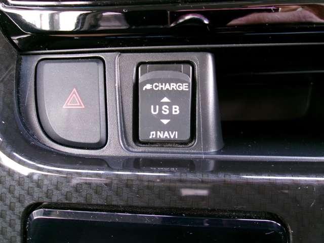 ムーヴ ６６０　カスタム　Ｘ　リミテッド　ＳＡＩＩＩ　オートライト　メモリナビ　ＥＴＣ付き　ワンセグ　メモリナビ　ナビＴＶ　エコアイドル　ワンオーナー　アルミ　オートエアコン　イモビライザー　整備記録簿　ＡＢＳ　キーレス　エアバッグ　パワーウィンドウ　エマージェンシーブレーキ（10枚目）