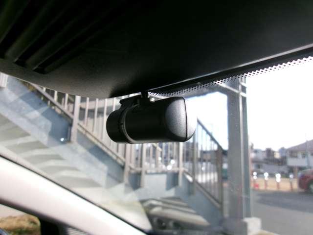 ノート １．２　Ｘ　弊社展示試乗車　メモリーナビ　ドラレコ　リアカメラ　衝突被害軽減ブレ－キ　全方位カメラ　ＥＴＣ付　禁煙車　ＬＥＤヘッドライト　レーンアシスト　インテリジェントキー　ワンオーナー　ドラレコ　整備記録簿　盗難防止システム　ワンセグＴＶ　ＴＶナビ（8枚目）