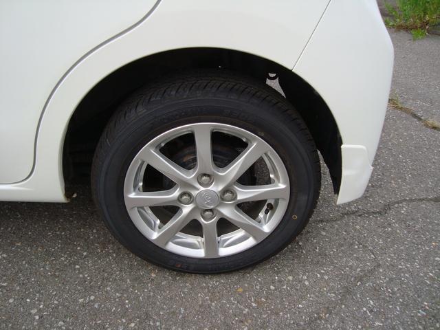 ステラ Ｒ　ナビ搭載　４ＷＤ　純正キー２つ　取扱説明書　整備手帳　パンク修理剤（35枚目）