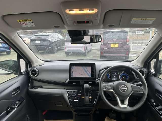 デイズ ハイウェイスター　Ｘ　アーバンクロム　自社試乗車　純正ナビ　踏み間違い防止　全周囲カメラ　フルセグＴＶ　Ｂｌｕｅｔｏｏｔｈ接続　衝突軽減ブレーキ　ハイビームアシスト　純正アルミ　インテリキー　ベンチシート　アイドリングストップ（3枚目）