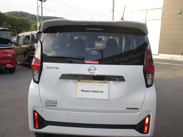 デイズ ハイウェイスター　Ｘ　アーバンクロム　自社試乗車　純正ナビ　踏み間違い防止　全周囲カメラ　フルセグＴＶ　Ｂｌｕｅｔｏｏｔｈ接続　衝突軽減ブレーキ　ハイビームアシスト　純正アルミ　インテリキー　ベンチシート　アイドリングストップ（8枚目）