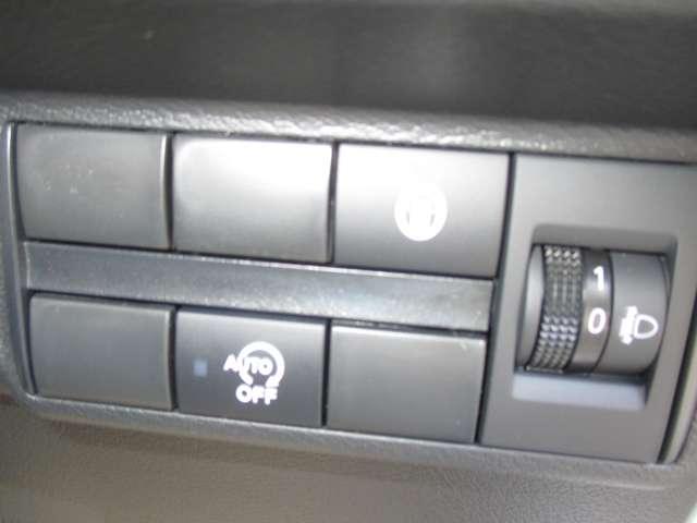 デイズ ハイウェイスター　Ｘ　アーバンクロム　自社試乗車　純正ナビ　踏み間違い防止　全周囲カメラ　フルセグＴＶ　Ｂｌｕｅｔｏｏｔｈ接続　衝突軽減ブレーキ　ハイビームアシスト　純正アルミ　インテリキー　ベンチシート　アイドリングストップ（13枚目）