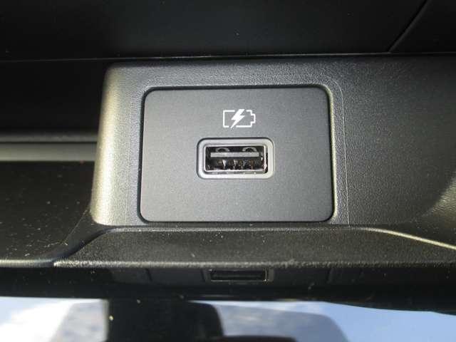 デイズ ハイウェイスター　Ｘ　アーバンクロム　自社試乗車　純正ナビ　踏み間違い防止　全周囲カメラ　フルセグＴＶ　Ｂｌｕｅｔｏｏｔｈ接続　衝突軽減ブレーキ　ハイビームアシスト　純正アルミ　インテリキー　ベンチシート　アイドリングストップ（19枚目）