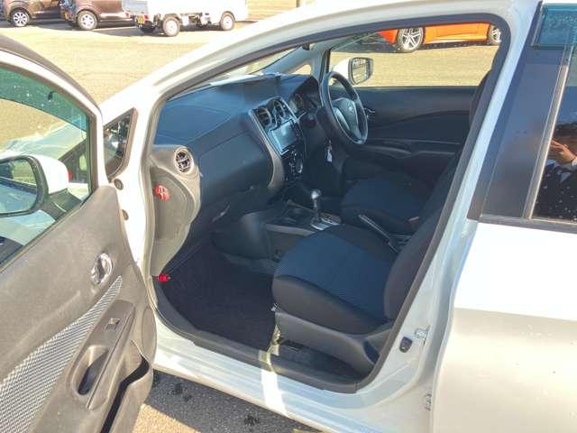 助手席足元です！