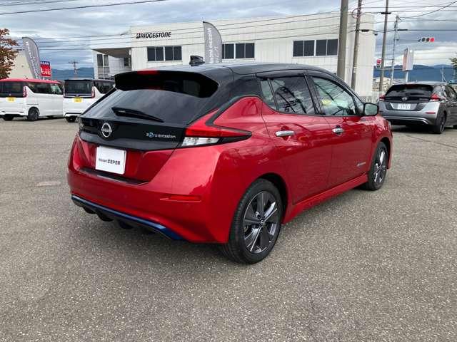 リーフ ｅ＋　アーバンクロム　メーカーナビ・アラウンドビューモニター・（3枚目）