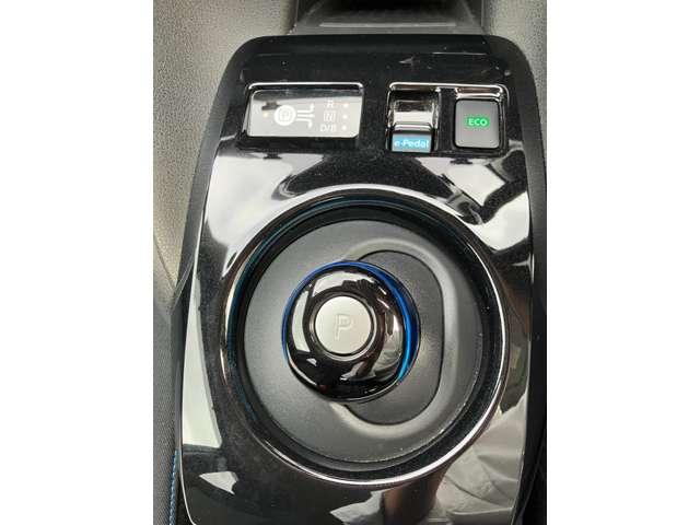 リーフ ｅ＋　アーバンクロム　メーカーナビ・アラウンドビューモニター・（9枚目）