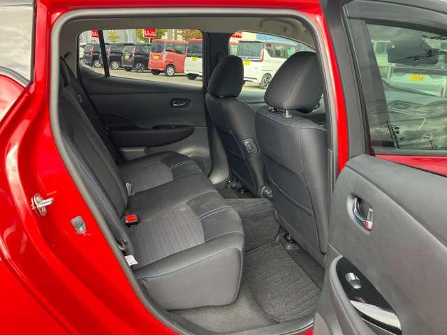 リーフ ｅ＋　アーバンクロム　メーカーナビ・アラウンドビューモニター・（17枚目）