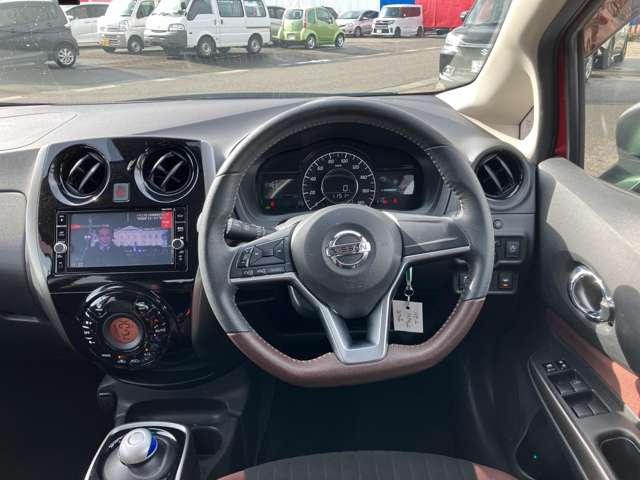 �n���h���X�C�b�`�ŃI�[�f�B�I���삪�ł��܂��B��𗣂������ʓ��𒲐��ł���̂ň��S�ł���