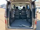 サードシートを折りたたむと長い荷物も収納できます。