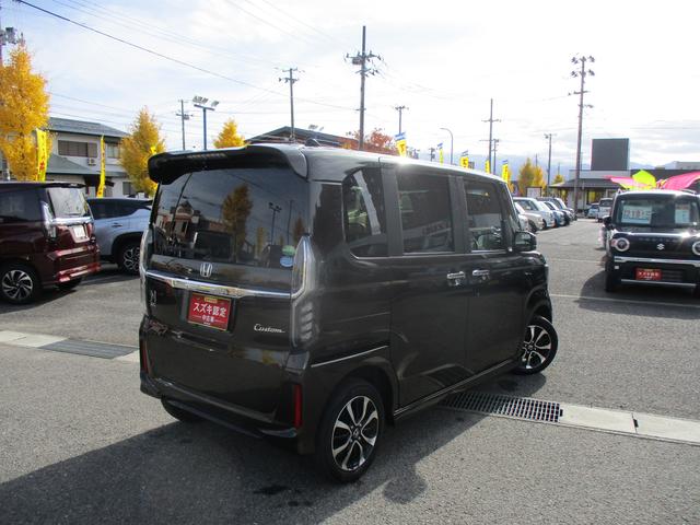 N-BOXカスタム GLホンダセンシング 4WD ナビ バックカメラ バックカメラ オートライト スライドドア 純正ナビ プッシュスタート オートエアコン ETC セーフティーサポート 4WD 衝突被害軽減システム アイドリングストップ 盗難防止システム(4枚目)