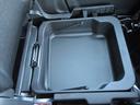 助手席の下にスッキリ収納できる、助手席シートアンダーボックス。ボックスの取り外しが可能で、そのまま持ち出すことができます☆