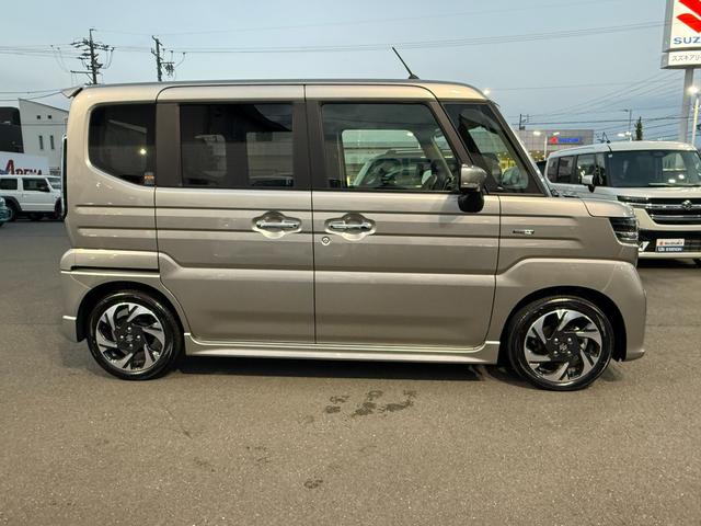 スペーシアカスタム カスタム　ＨＹＢＲＩＤ　ＸＳターボ　オーディオレス　プッシュスタート　オートライト　スライドドア　シートヒーター　オートエアコン　スズキセーフティーサポート　衝突被害軽減システム　衝突安全ボディ　盗難防止システム（8枚目）