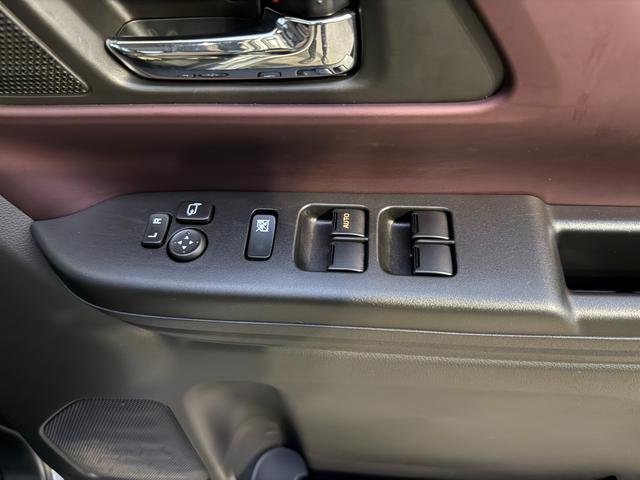 スペーシアカスタム カスタム　ＨＹＢＲＩＤ　ＸＳターボ　オーディオレス　プッシュスタート　オートライト　スライドドア　シートヒーター　オートエアコン　スズキセーフティーサポート　衝突被害軽減システム　衝突安全ボディ　盗難防止システム（31枚目）