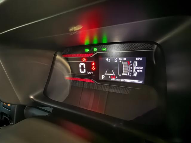 スペーシアカスタム カスタム　ＨＹＢＲＩＤ　ＸＳターボ　オーディオレス　プッシュスタート　オートライト　スライドドア　シートヒーター　オートエアコン　スズキセーフティーサポート　衝突被害軽減システム　衝突安全ボディ　盗難防止システム（47枚目）