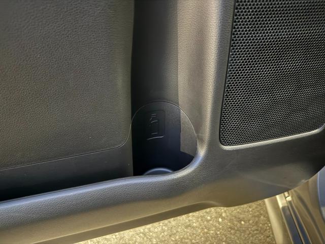 スペーシアカスタム カスタム　ＨＹＢＲＩＤ　ＸＳターボ　オーディオレス　プッシュスタート　オートライト　スライドドア　シートヒーター　オートエアコン　スズキセーフティーサポート　衝突被害軽減システム　衝突安全ボディ　盗難防止システム（73枚目）