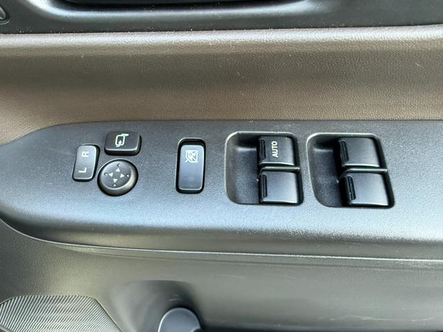 スペーシア ＨＹＢＲＩＤ　Ｘ　衝突軽減ブレーキ　全方位カメラ付き純正ナビ　純正ナビ　オートライト　バックカメラ　Ｂｌｕｅｔｏｏｔｈ　プッシュスタート　シートヒーター　オートエアコン　スズキセーフティーサポート　衝突被害軽減システム　アイドリングストップ　衝突安全ボディ（31枚目）