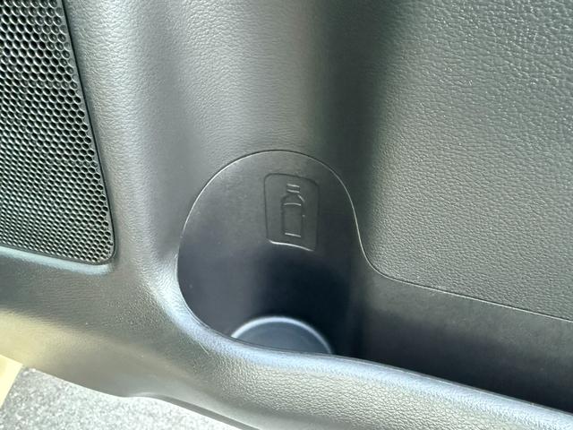 スペーシア ＨＹＢＲＩＤ　Ｘ　衝突軽減ブレーキ　全方位カメラ付き純正ナビ　純正ナビ　オートライト　バックカメラ　Ｂｌｕｅｔｏｏｔｈ　プッシュスタート　シートヒーター　オートエアコン　スズキセーフティーサポート　衝突被害軽減システム　アイドリングストップ　衝突安全ボディ（32枚目）