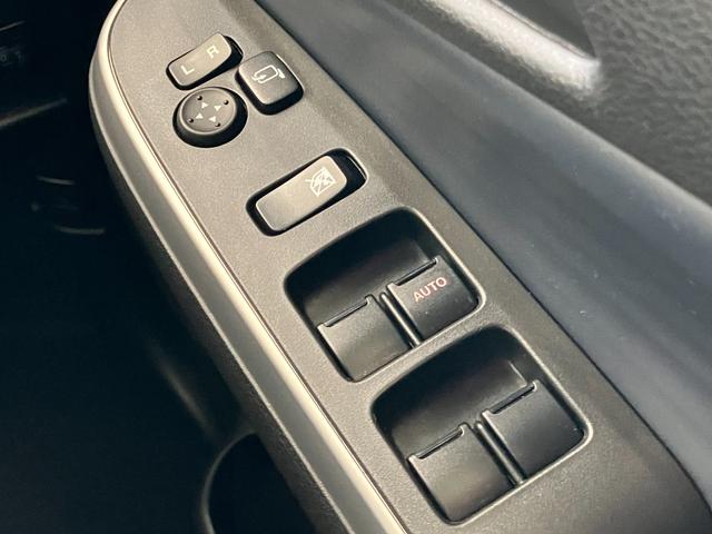 ソリオ ＨＹＢＲＩＤ　ＭＸ　衝突軽減ブレーキ　ナビゲ－ション　純正ナビ　Ｂｌｕｅｔｏｏｔｈ　オートライト　スライドドア　プッシュスタート　シートヒーター　オートエアコン　スズキセーフティーサポート　衝突被害軽減システム　横滑り防止機能　衝突安全ボディ（40枚目）